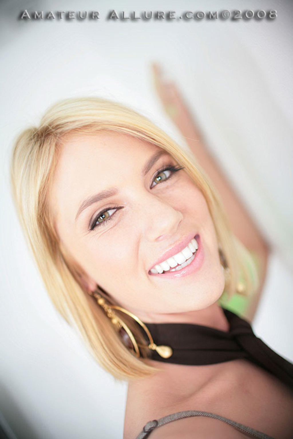 Blonde Babe Ashlyn Swallows