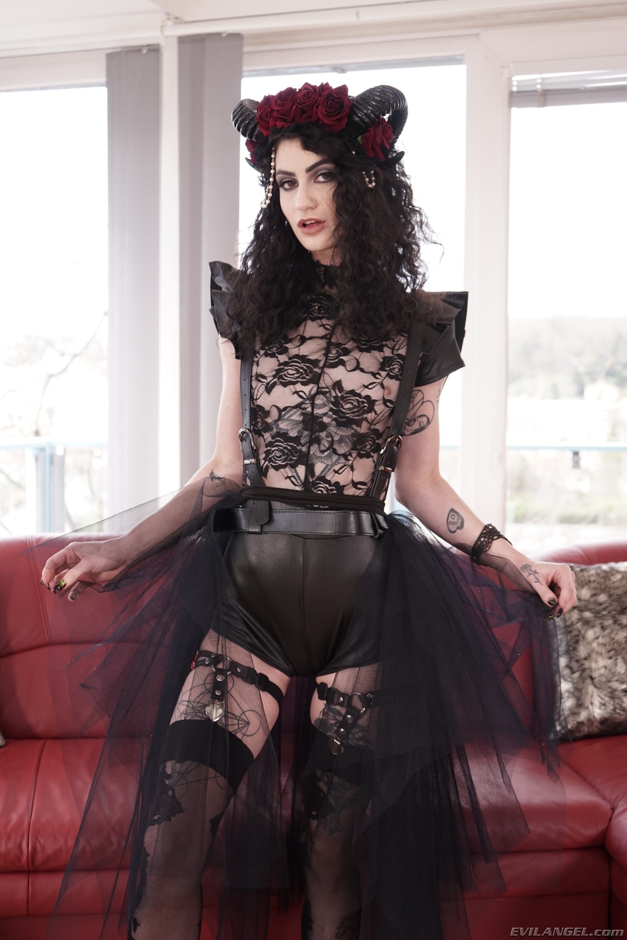 Lydia Black Get Fucked In All Holes In Nasty Gangbang - Evil Angel |  Picture 01