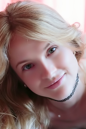 Alice May Sexy Teen Girl Shows Her Shaved Pussy