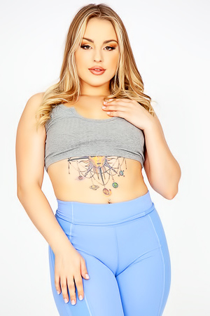 Anna Claire Gets Sperm On Her Huge Booties