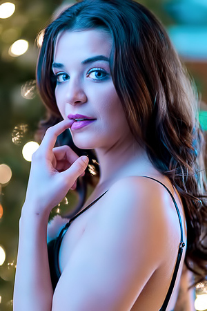 Jade Maris Climaxes As Possible