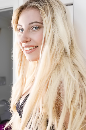 Lilly Bella Pure Nude Blonde Woman Getting Naked