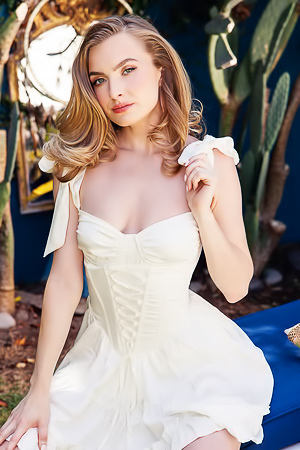 Playboy Muse Lareina Tay Beautiful Babe Getting Naked Outdoors