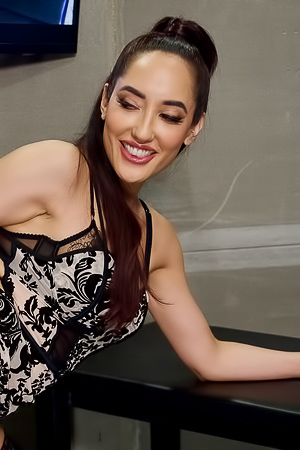 Chloe Amour Glorifies The Cock In A Hardcore Blowjob